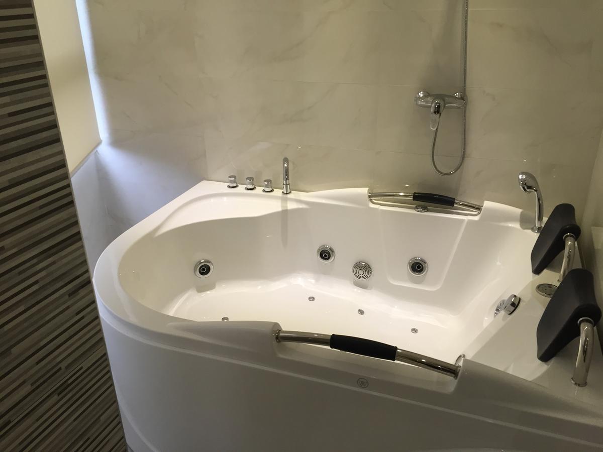 Aphrodite Hotel Tabarja Luaran gambar