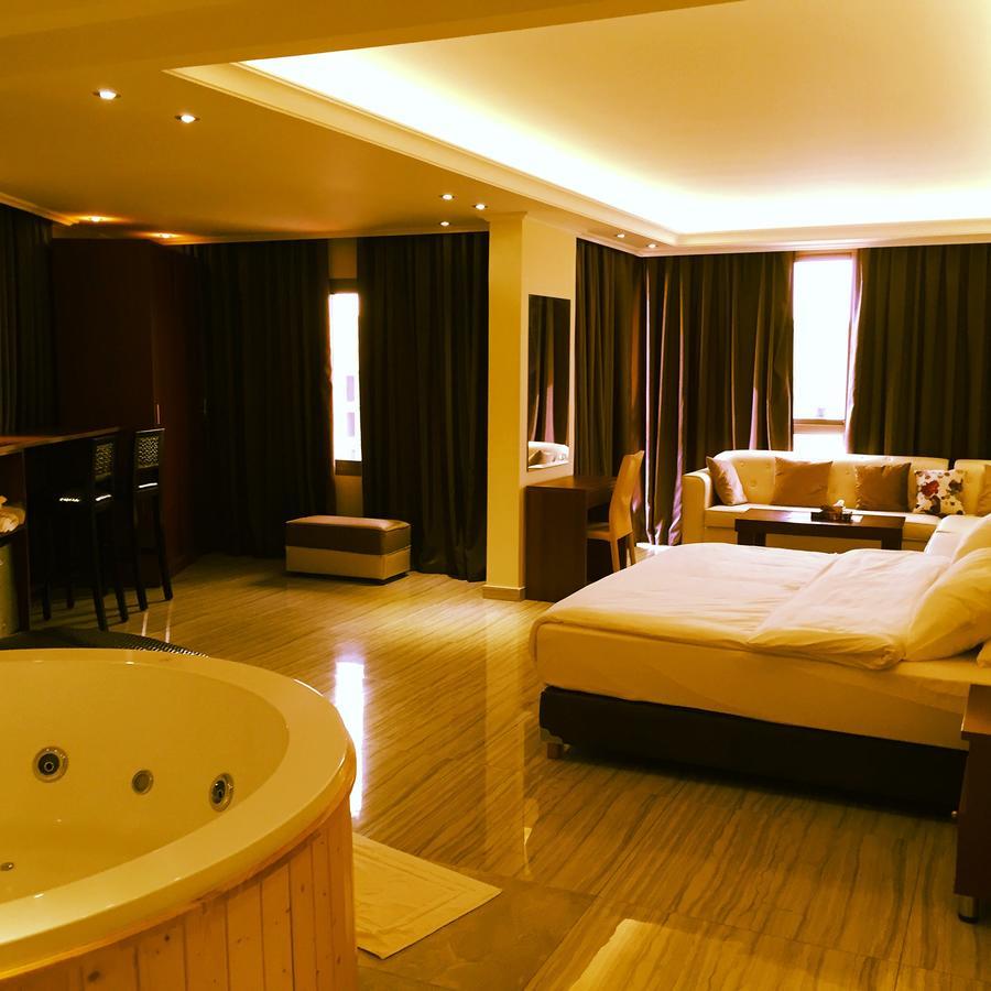 Aphrodite Hotel Tabarja Luaran gambar